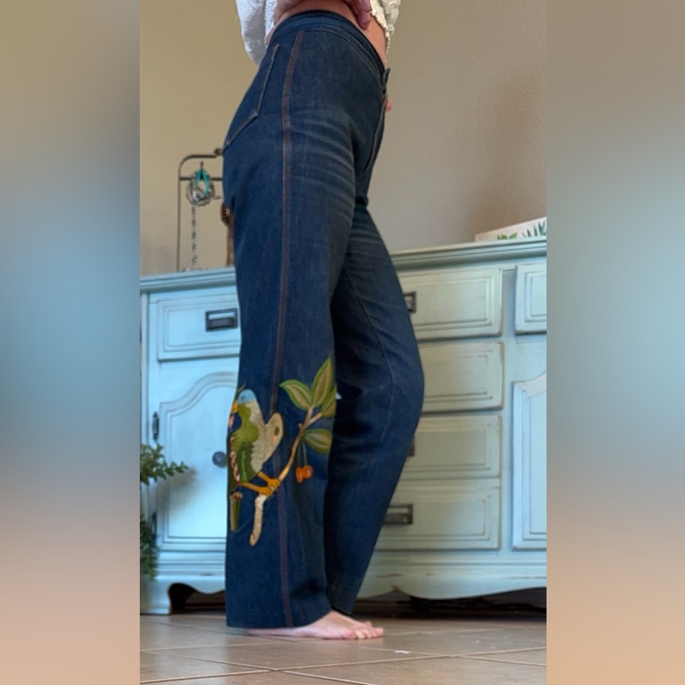 Embroidered Denim Wide-Leg Jeans with Parrot Motif - Green/Blue